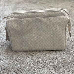 NWT Elegant Cream Cosmetic Bag